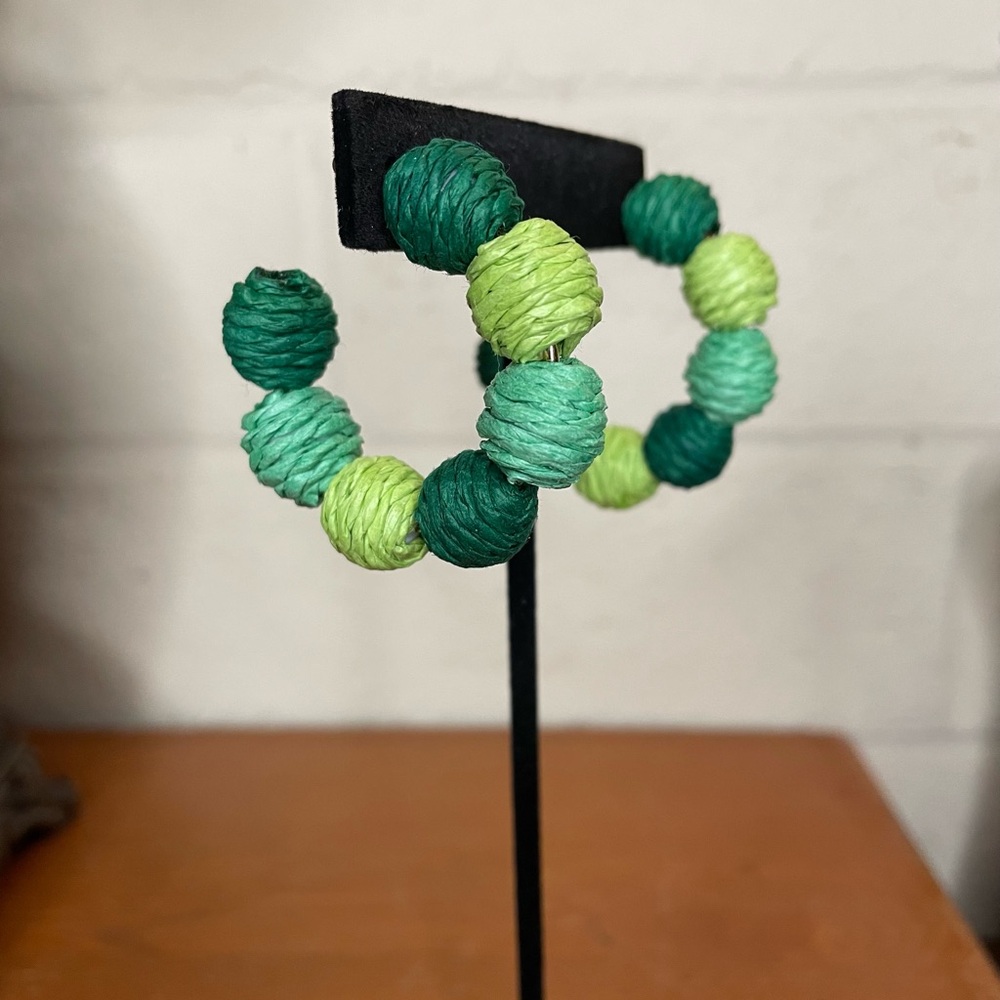 🆕 Boho Colorblock Raffia Wrapped Ball Hoop Earrings💚